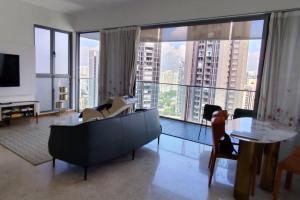 Rare high-floor regular 3 bed in Urbana
